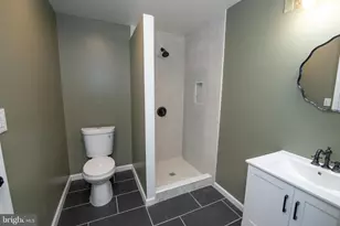 30 Mistletoe Ln, Levittown, PA 19054 - Photo 6