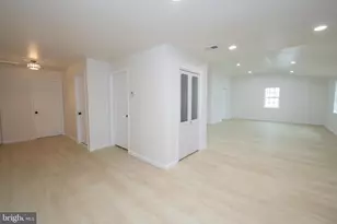 30 Mistletoe Ln, Levittown, PA 19054 - Photo 24