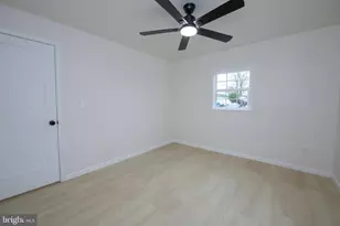 30 Mistletoe Ln, Levittown, PA 19054 - Photo 14