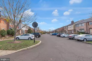 1 Gatehouse Ln, Doylestown, PA 18901 - Photo 4