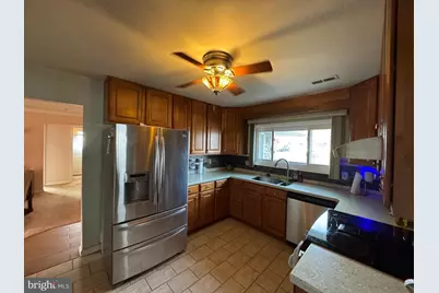 46 Hydrangea Road, Levittown, PA 19056 - Photo 2