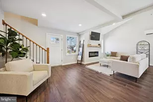 27 Almond Ln, Levittown, PA 19055 - Photo 2