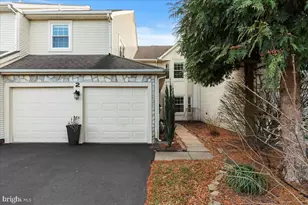 2 Holly Cir, Newtown, PA 18940 - Photo 4