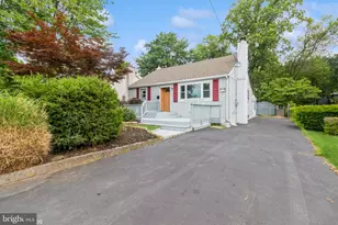 425 Grape St, Warminster, PA 18974 - Photo 2