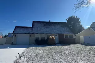 18 Victoria Ln, Levittown, PA 19054 - Photo 1