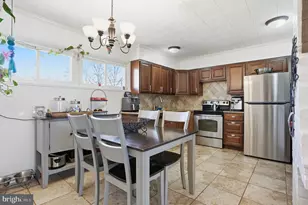 5 Thimbleberry Ln, Levittown, PA 19054 - Photo 4