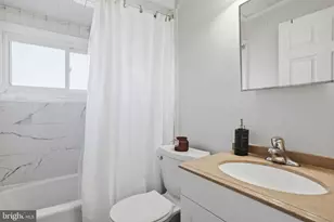 5 Thimbleberry Ln, Levittown, PA 19054 - Photo 10