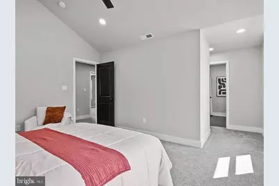 2820 Avenue E, Levittown, PA 19056 - Photo 8