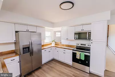 21 Velvet Lane, Levittown, PA 19054 - Photo 2