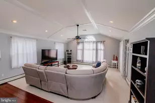 72 Thornridge Dr, Levittown, PA 19054 - Photo 12