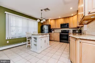 72 Thornridge Dr, Levittown, PA 19054 - Photo 6