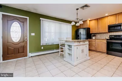72 Thornridge Drive, Levittown, PA 19054 - Photo 2