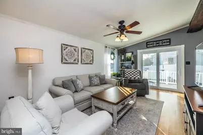 858 Avenue E #E, Langhorne, PA 19047 - Photo 2