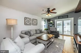 858 Avenue E, Langhorne, PA 19047 - Photo 2