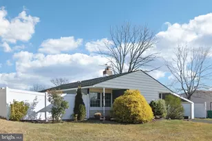 30 Meadow Ln, Levittown, PA 19054 - Photo 38