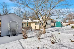 423 Magnolia Dr, Levittown, PA 19054 - Photo 36