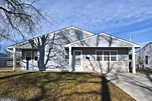 19 Walnut Ln, Levittown, PA 19054 - Photo 1