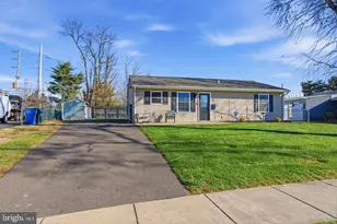 62 Oldbrook Rd, Levittown, PA 19057 - Photo 2