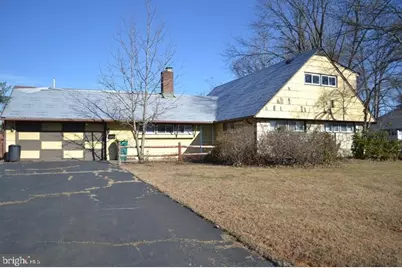 27 Spicebush Road, Levittown, PA 19056 - Photo 2