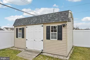 45 Nickelhill Ln, Levittown, PA 19054 - Photo 24