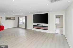 137 Idlewild Rd, Levittown, PA 19057 - Photo 8