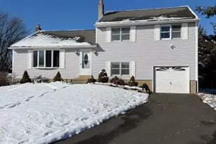 812 Lillian Ln, Warminster, PA 18974 - Photo 2