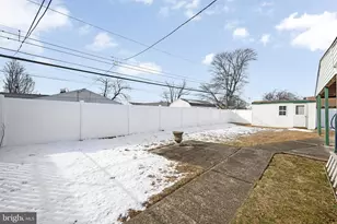 29 Pond Ln, Levittown, PA 19054 - Photo 30