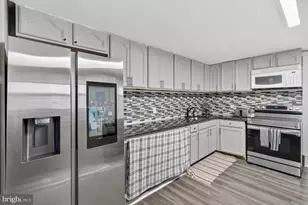 635 Spruce St, Bristol, PA 19007 - Photo 2