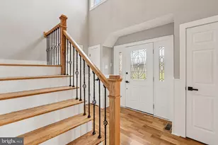 923 Hunt Dr, Yardley, PA 19067 - Photo 2