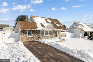 28 MacIntosh Rd, Levittown, PA 19056 - Photo 2