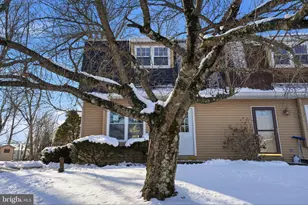 729 Lexington Way, Perkasie, PA 18944 - Photo 2