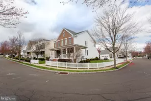 214 Cambridge Pl, Chalfont, PA 18914 - Photo 2