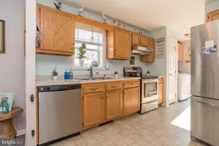 3820 Naples St, Levittown, PA 19056 - Photo 12