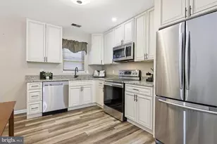 24 Avenrowe Ct, Fairless Hills, PA 19030 - Photo 8