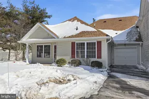 24 Avenrowe Ct, Fairless Hills, PA 19030 - Photo 2