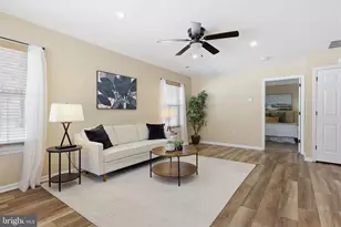 24 Avenrowe Ct, Fairless Hills, PA 19030 - Photo 4