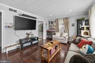 646 Barclay Ave, Morrisville, PA 19067 - Photo 2