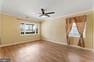 406 Pinewood Dr, Levittown, PA 19054 - Photo 10