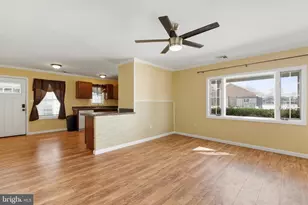 406 Pinewood Dr, Levittown, PA 19054 - Photo 6