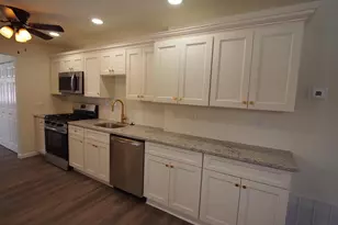 596 Rosemar Dr, Morrisville, PA 19067 - Photo 2