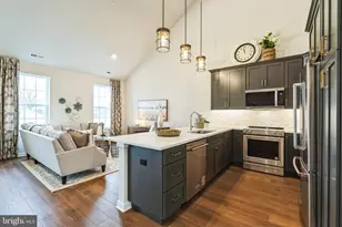 8 Ivy Ln, Levittown, PA 19055 - Photo 2