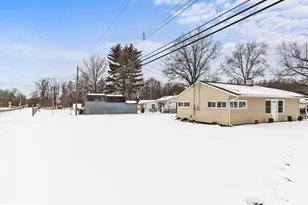 302 Oaktree Dr, Levittown, PA 19055 - Photo 8