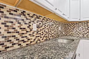 302 Oaktree Dr, Levittown, PA 19055 - Photo 14