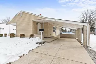 302 Oaktree Dr, Levittown, PA 19055 - Photo 4