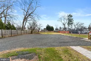 2210 New Falls Rd, Levittown, PA 19056 - Photo 24
