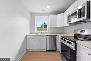 2210 New Falls Rd, Levittown, PA 19056 - Photo 8