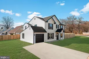 43 Petunia Rd, Levittown, PA 19056 - Photo 2