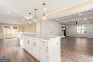 43 Petunia Rd, Levittown, PA 19056 - Photo 10