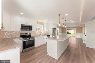 43 Petunia Rd, Levittown, PA 19056 - Photo 12