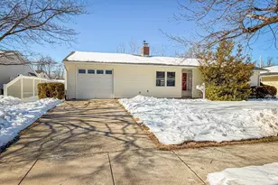 19 Butterfly Ln, Levittown, PA 19054 - Photo 2